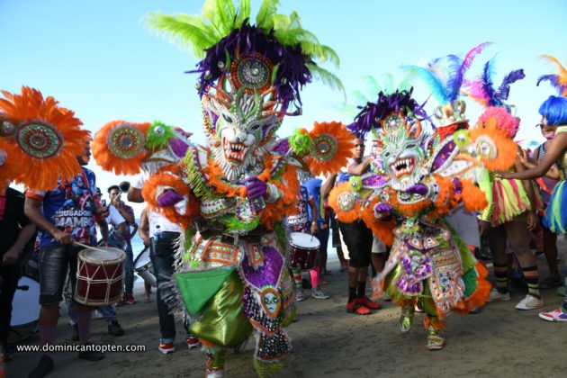 Cajuelos dance in the Carnival