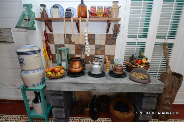 Luperon kitchen with utensils
