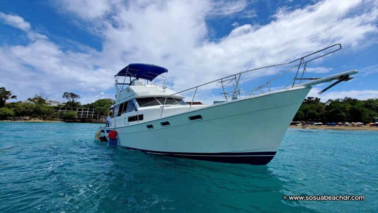 Sosua yacht charter view of the yacht bow