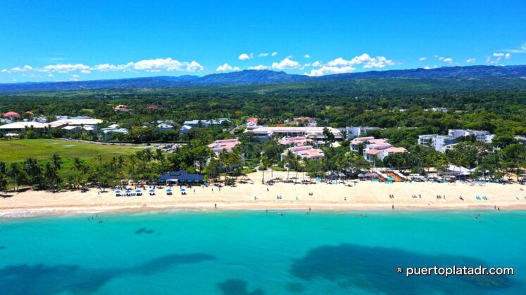 Gorgeos view of rhe golden sands in the beach