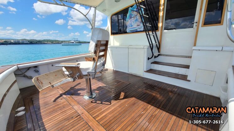 The yacht teka deck